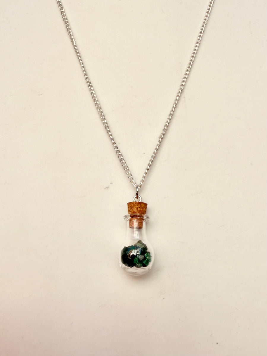 Emerald Vile Necklace – Custard Boutique