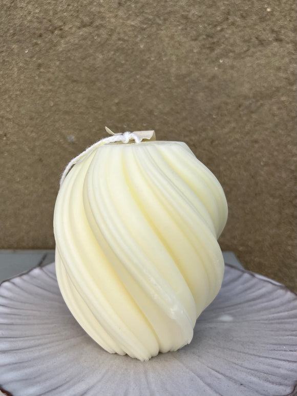 Small Swirl Candle (color options)