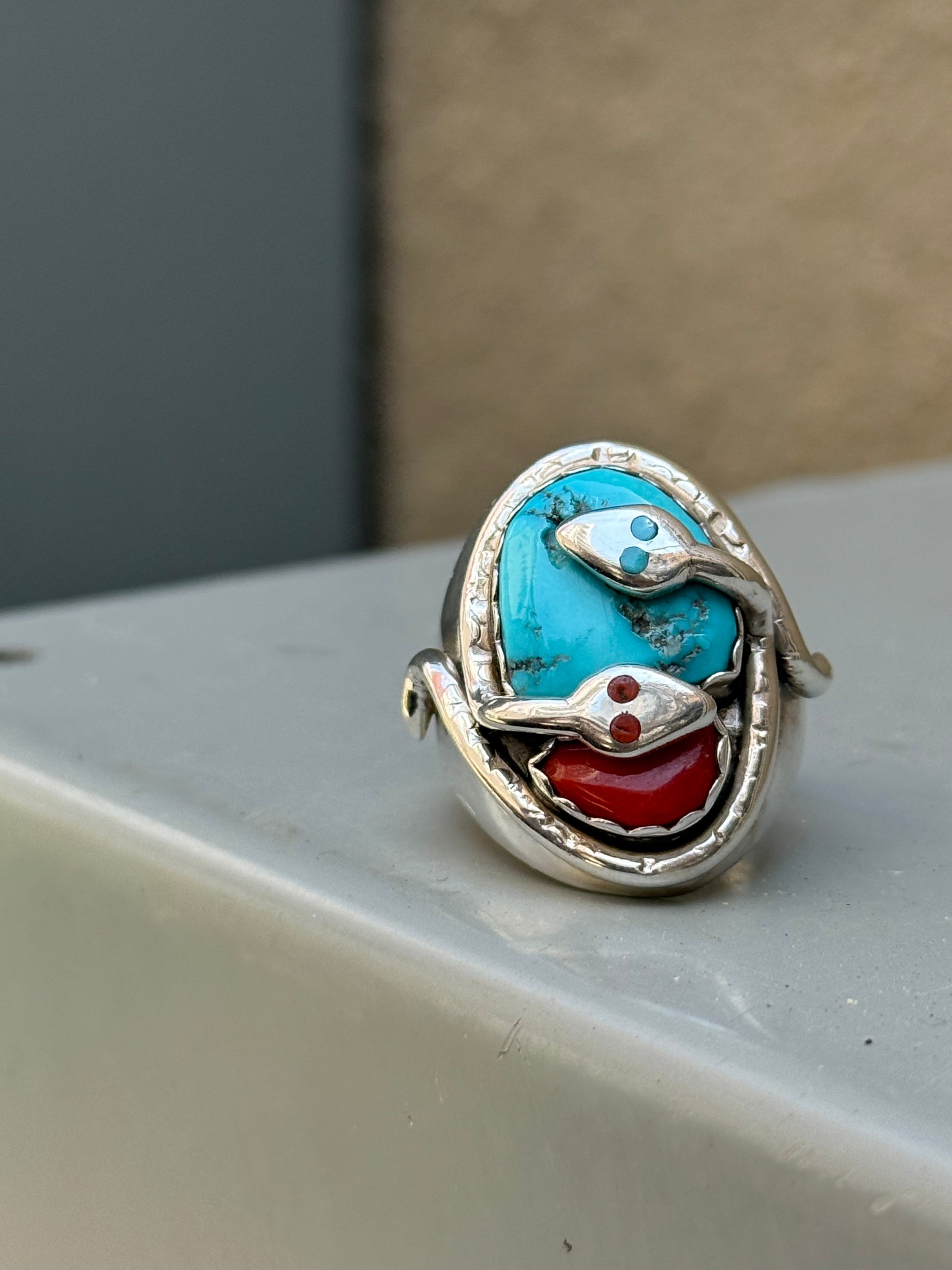 Effie C. Zuni ターコイズ スネーク リング Effie C. Zuni ターコイズ スネーク リング Effie Calavaza Snake Ring